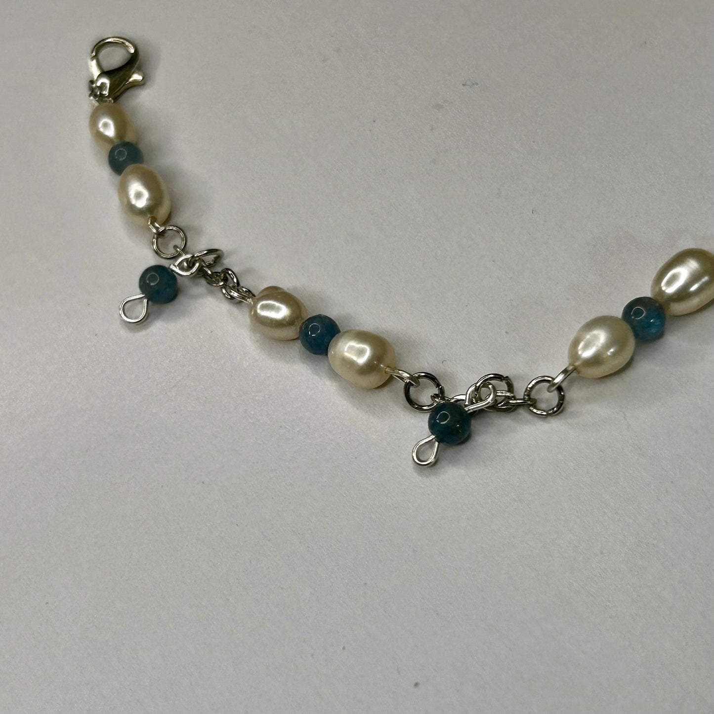 Perlenarmband mit Apatit & Süßwasserperlen