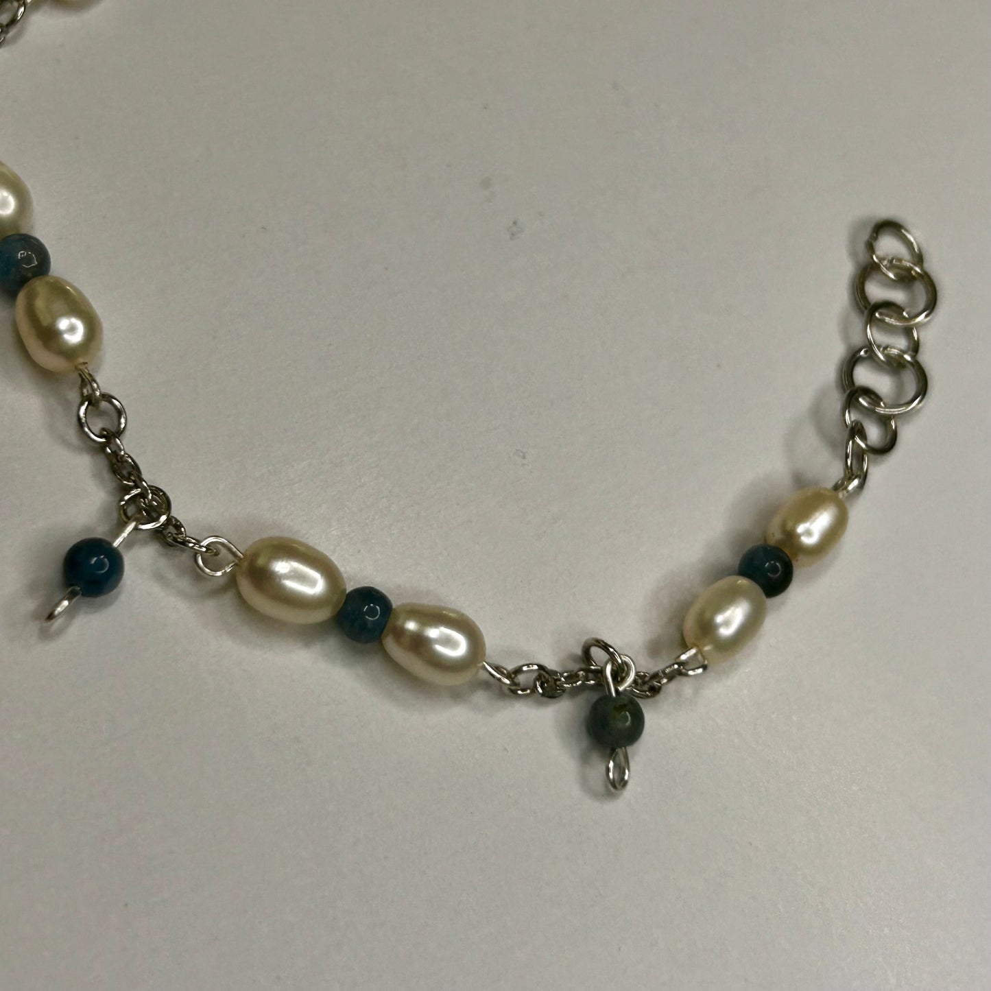 Perlenarmband mit Apatit & Süßwasserperlen