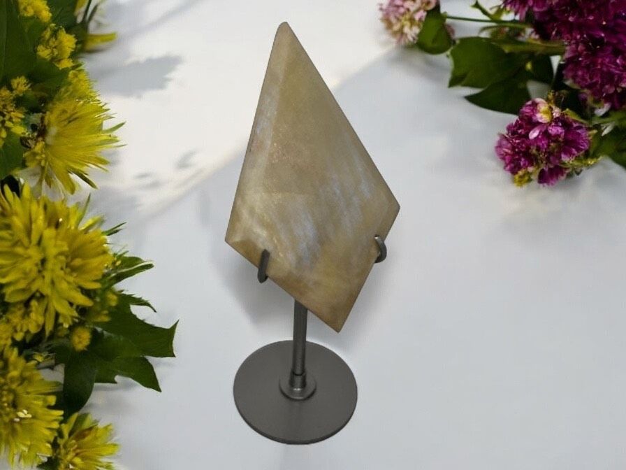Blauer Mondstein mit Standfuß
